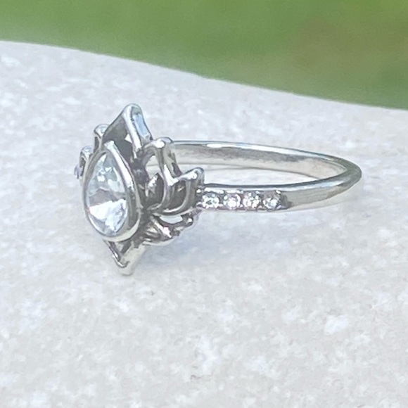 Lotus ring White Zircon silver plated flower ring with crystal accent - Picture 15 of 15
